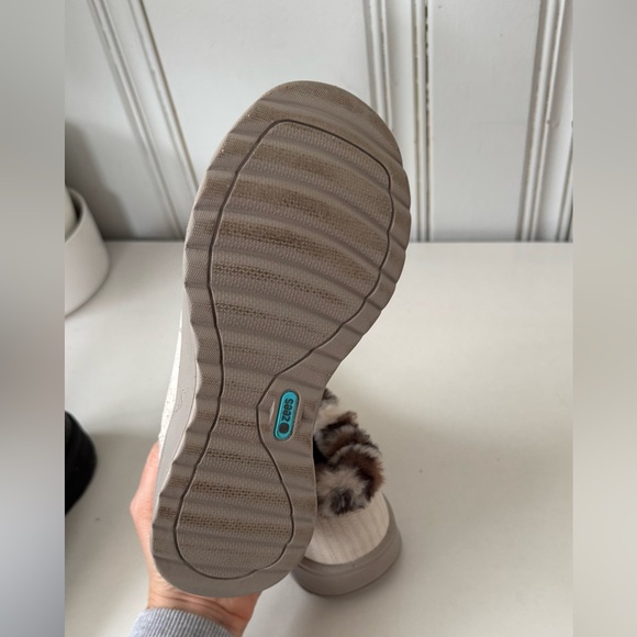 BZees Bootie Golden Fur Trim Washable Slip On Sneakers Women Size 6W - Picture 4 of 11